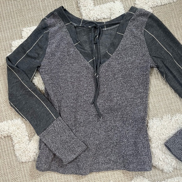 Ces Femme long sleeve. Tie up back, size small. - Picture 2 of 2